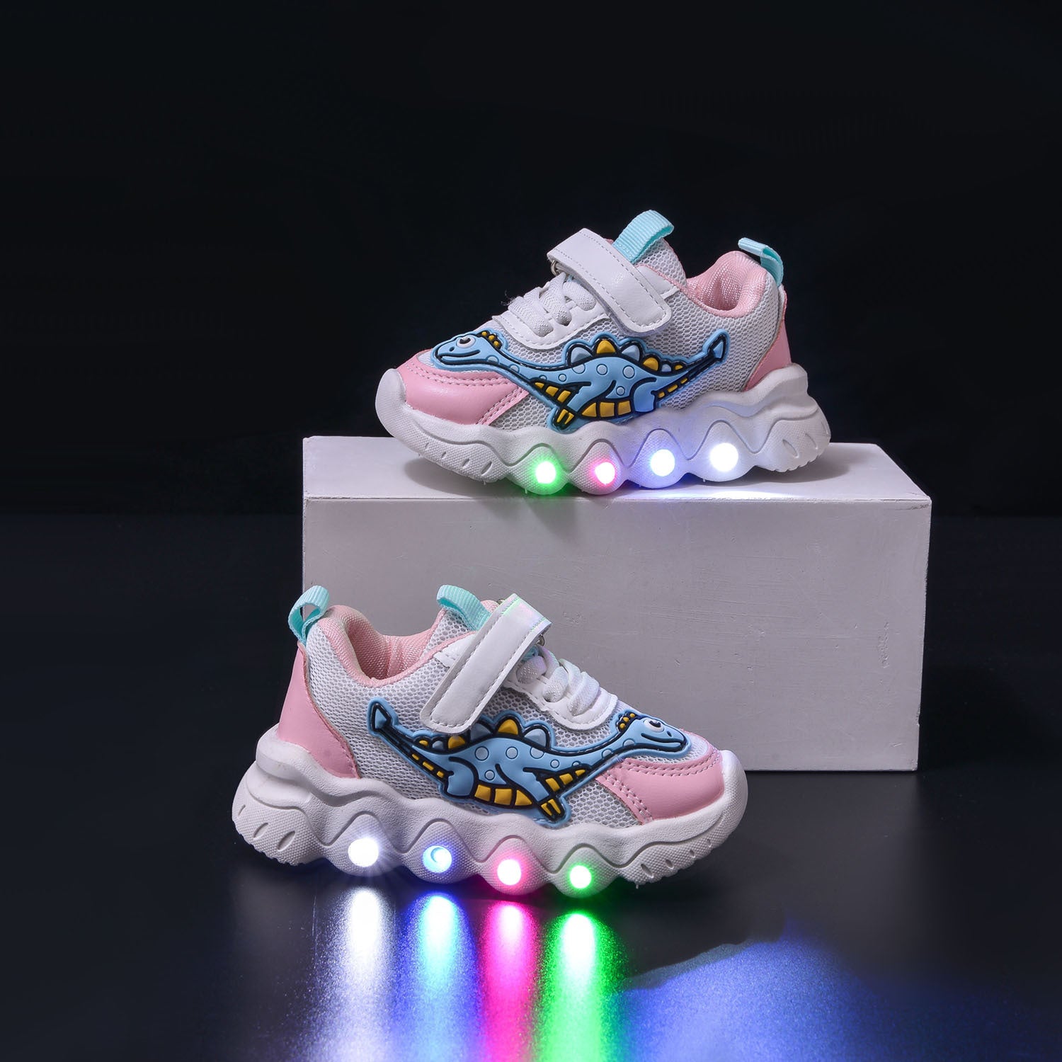 Spring New Style Dinosaur Led Light Sneakers for Boys and Girls Spring & Fall New Mesh Breathable Casual Light Shoes for Children