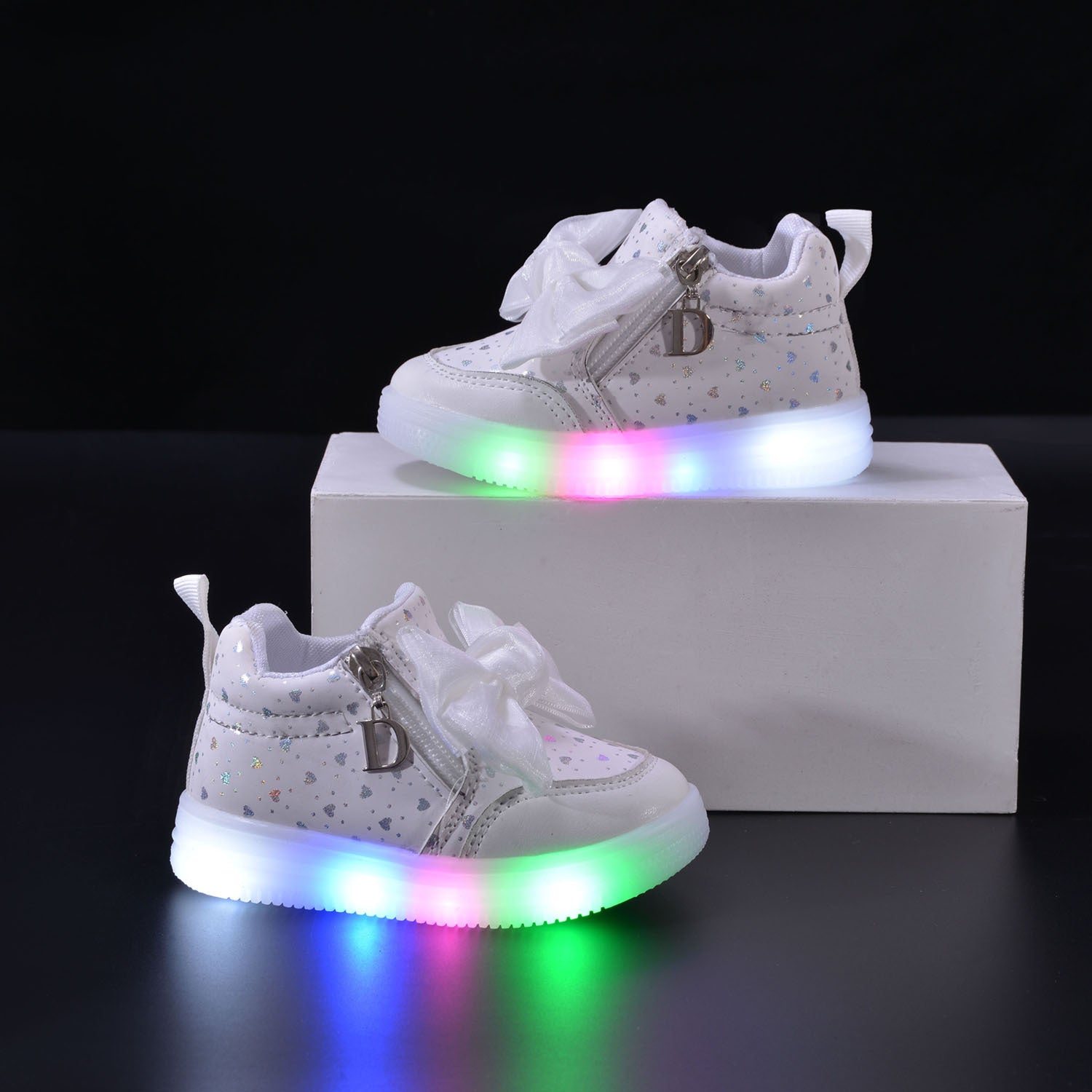 Spring and Autumn New Girls Princess LED Lighting Small and Medium Girls Casual Bow Sports Soft Sole Shoes Factory Outlet