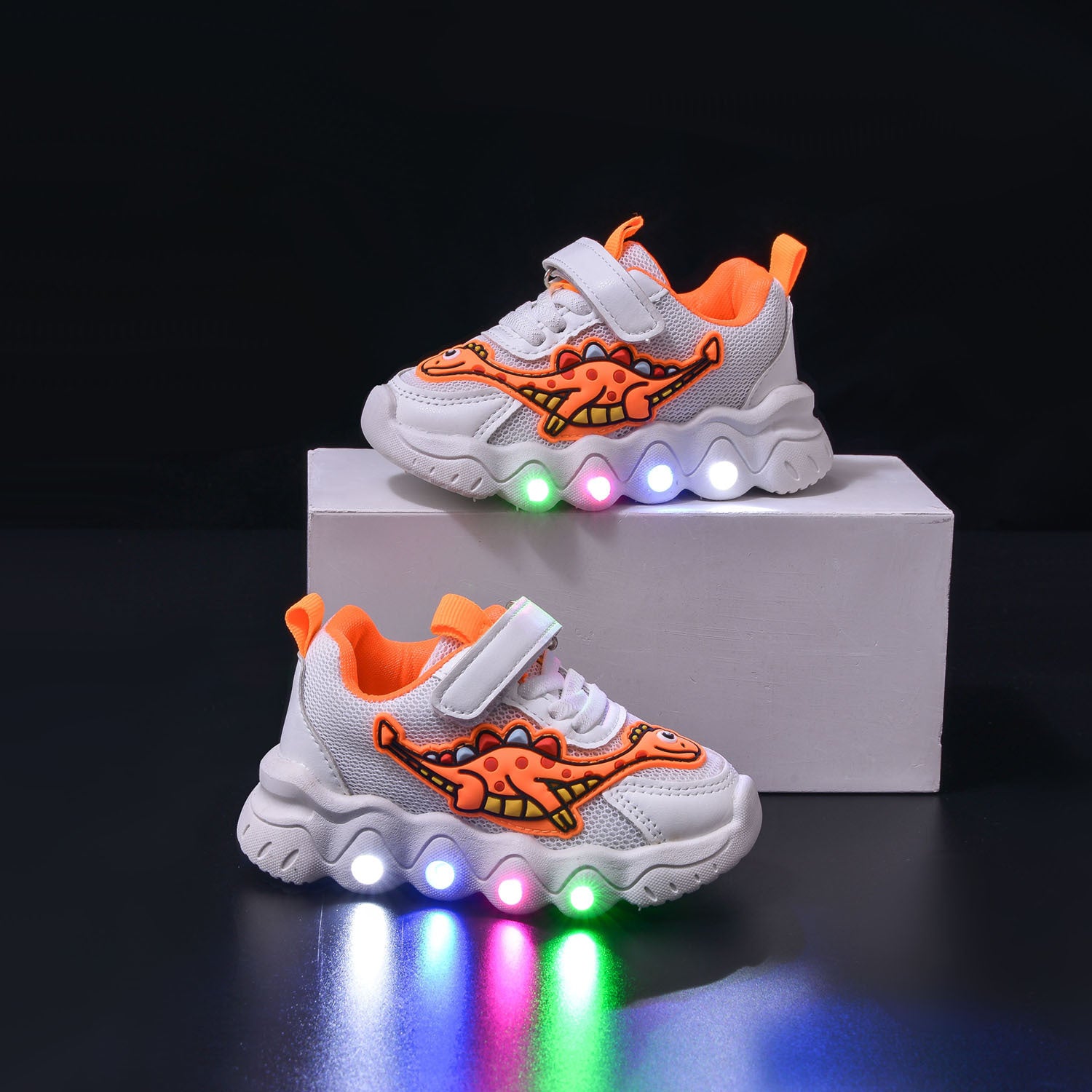 Spring New Style Dinosaur Led Light Sneakers for Boys and Girls Spring & Fall New Mesh Breathable Casual Light Shoes for Children