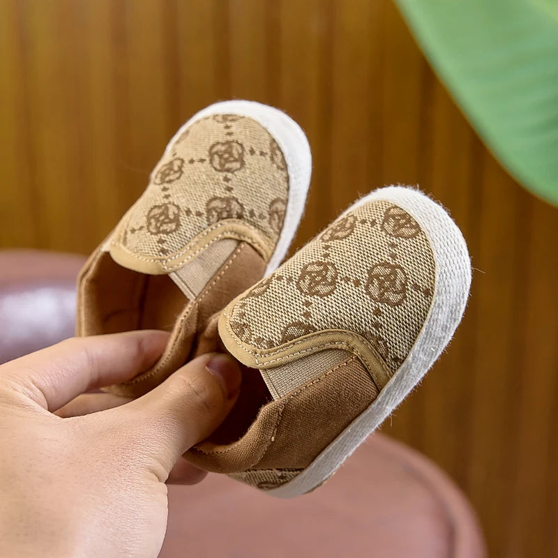 Cloth Shoes for Boys and Girls, Suitable for Spring, Autumn, and Summer, 0-1 Year Old, Soft-Soled, Fashionable, Casual Slip-On Walking Shoes, Suitable for Both Indoor and Outdoor Use