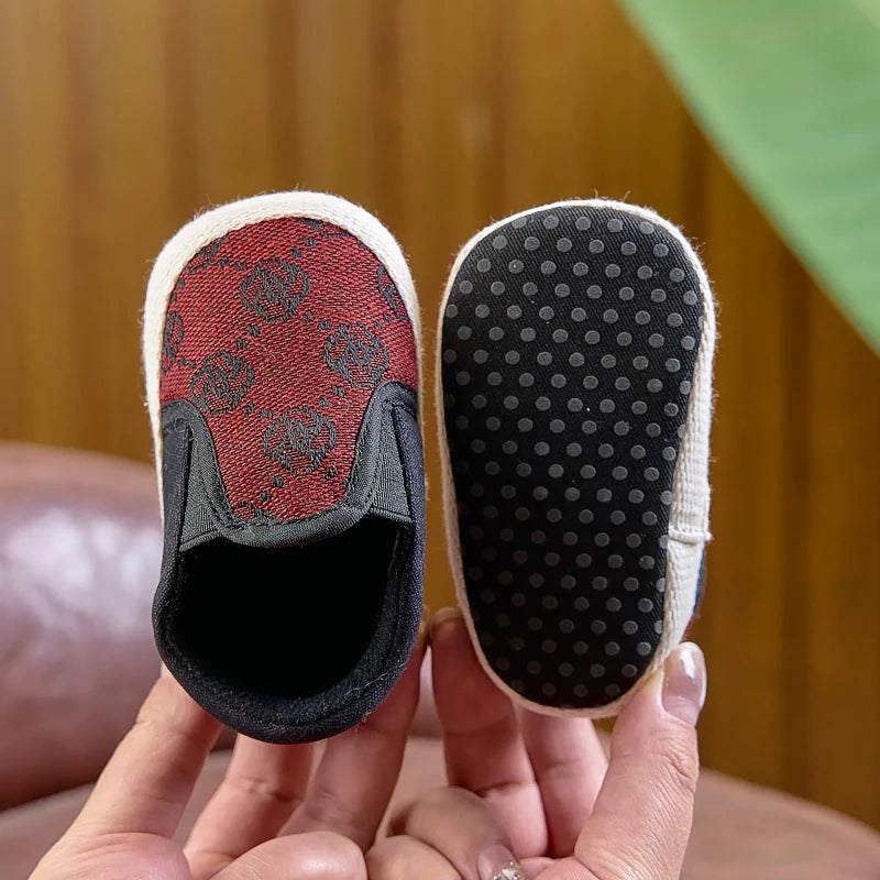 Cloth Shoes for Boys and Girls, Suitable for Spring, Autumn, and Summer, 0-1 Year Old, Soft-Soled, Fashionable, Casual Slip-On Walking Shoes, Suitable for Both Indoor and Outdoor Use