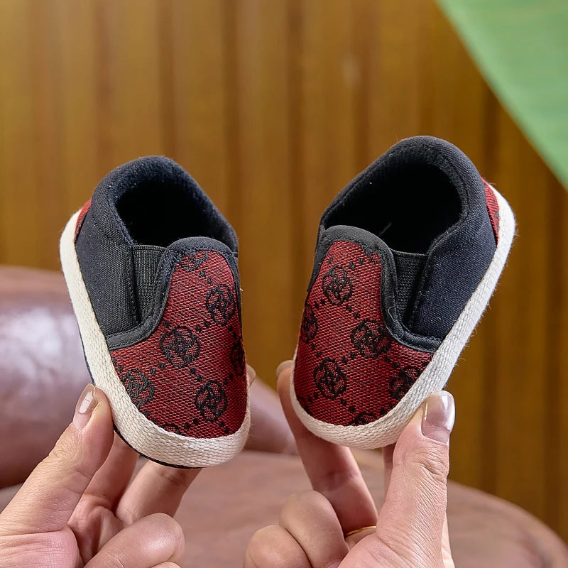 Cloth Shoes for Boys and Girls, Suitable for Spring, Autumn, and Summer, 0-1 Year Old, Soft-Soled, Fashionable, Casual Slip-On Walking Shoes, Suitable for Both Indoor and Outdoor Use