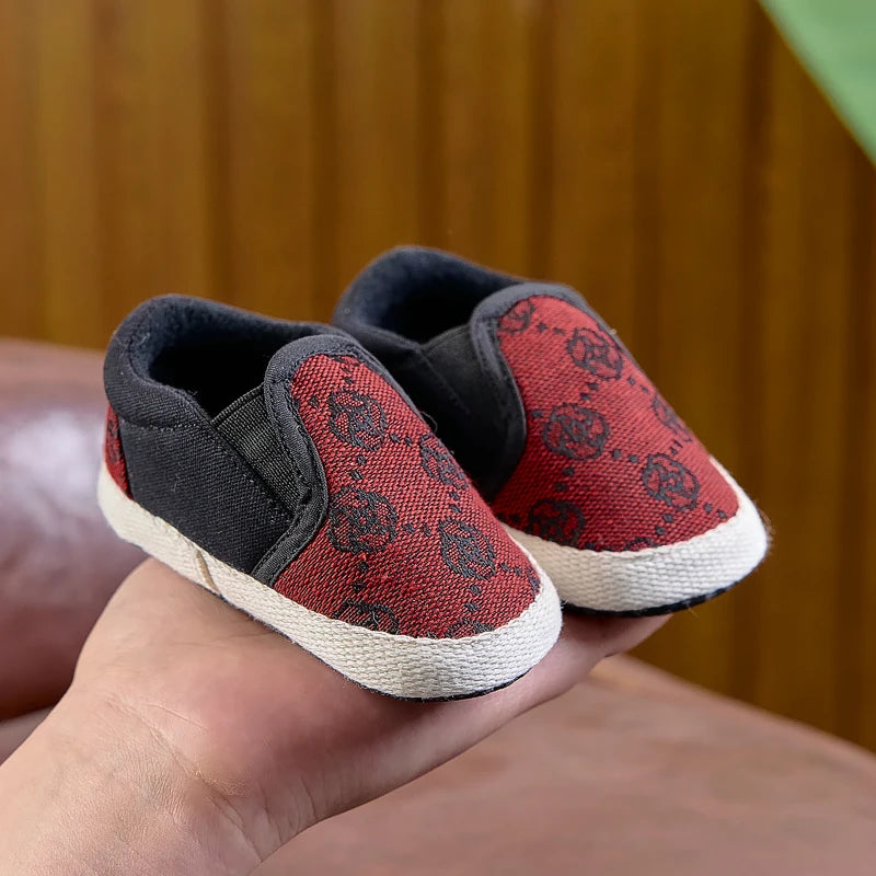 Cloth Shoes for Boys and Girls, Suitable for Spring, Autumn, and Summer, 0-1 Year Old, Soft-Soled, Fashionable, Casual Slip-On Walking Shoes, Suitable for Both Indoor and Outdoor Use