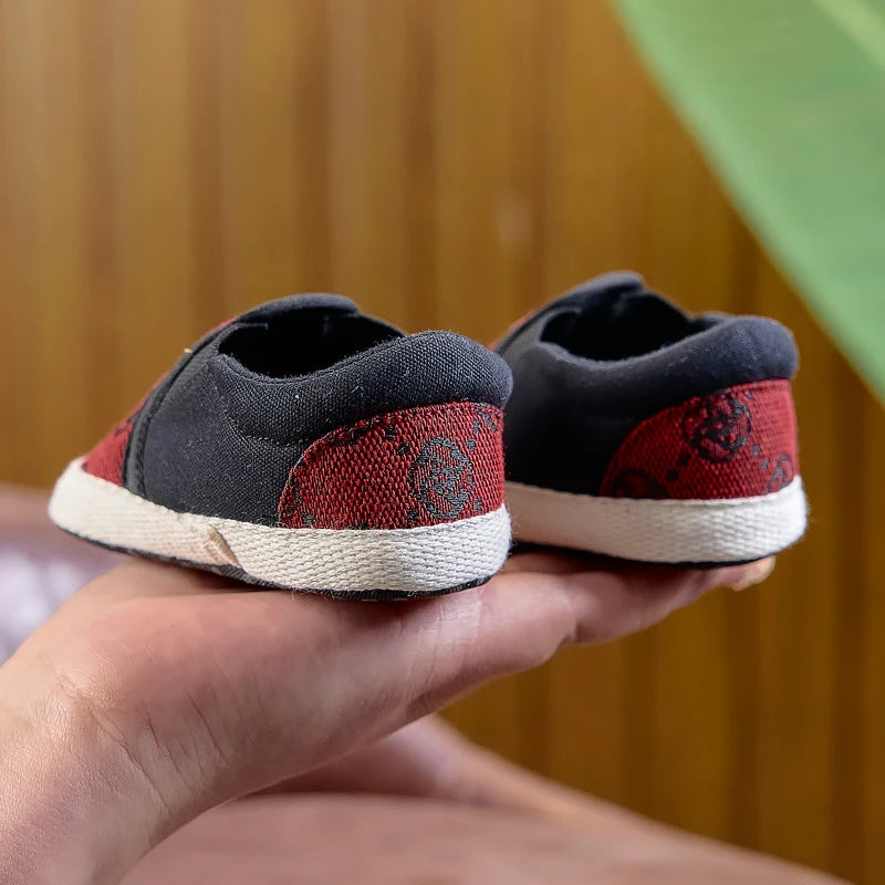 Cloth Shoes for Boys and Girls, Suitable for Spring, Autumn, and Summer, 0-1 Year Old, Soft-Soled, Fashionable, Casual Slip-On Walking Shoes, Suitable for Both Indoor and Outdoor Use