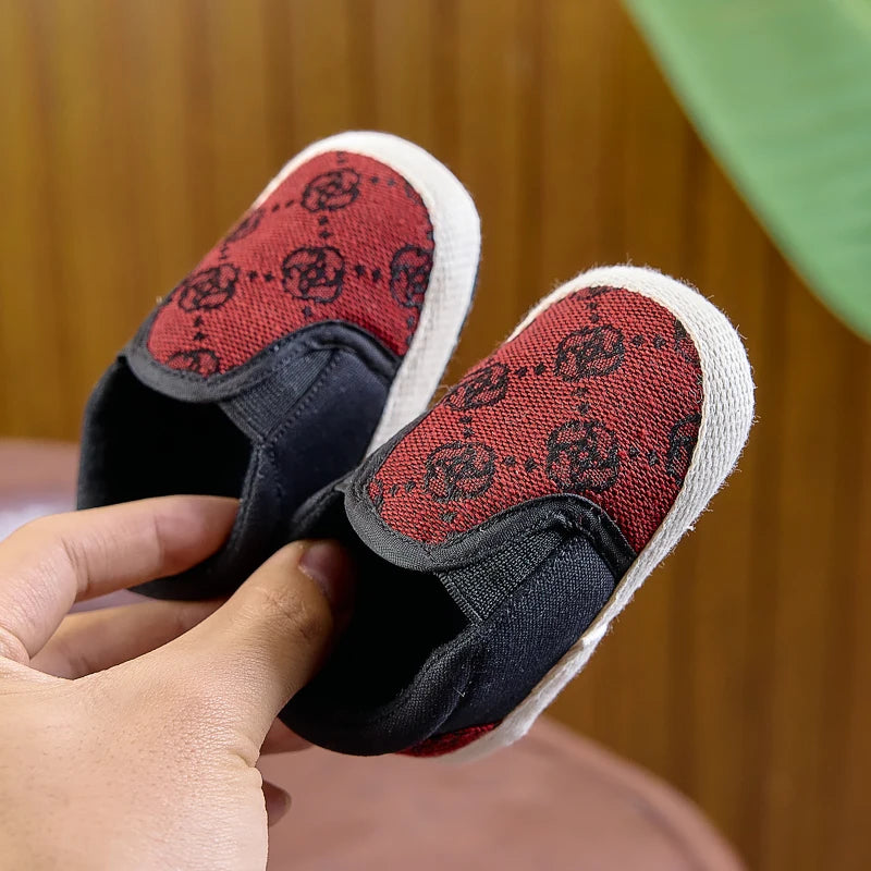 Cloth Shoes for Boys and Girls, Suitable for Spring, Autumn, and Summer, 0-1 Year Old, Soft-Soled, Fashionable, Casual Slip-On Walking Shoes, Suitable for Both Indoor and Outdoor Use